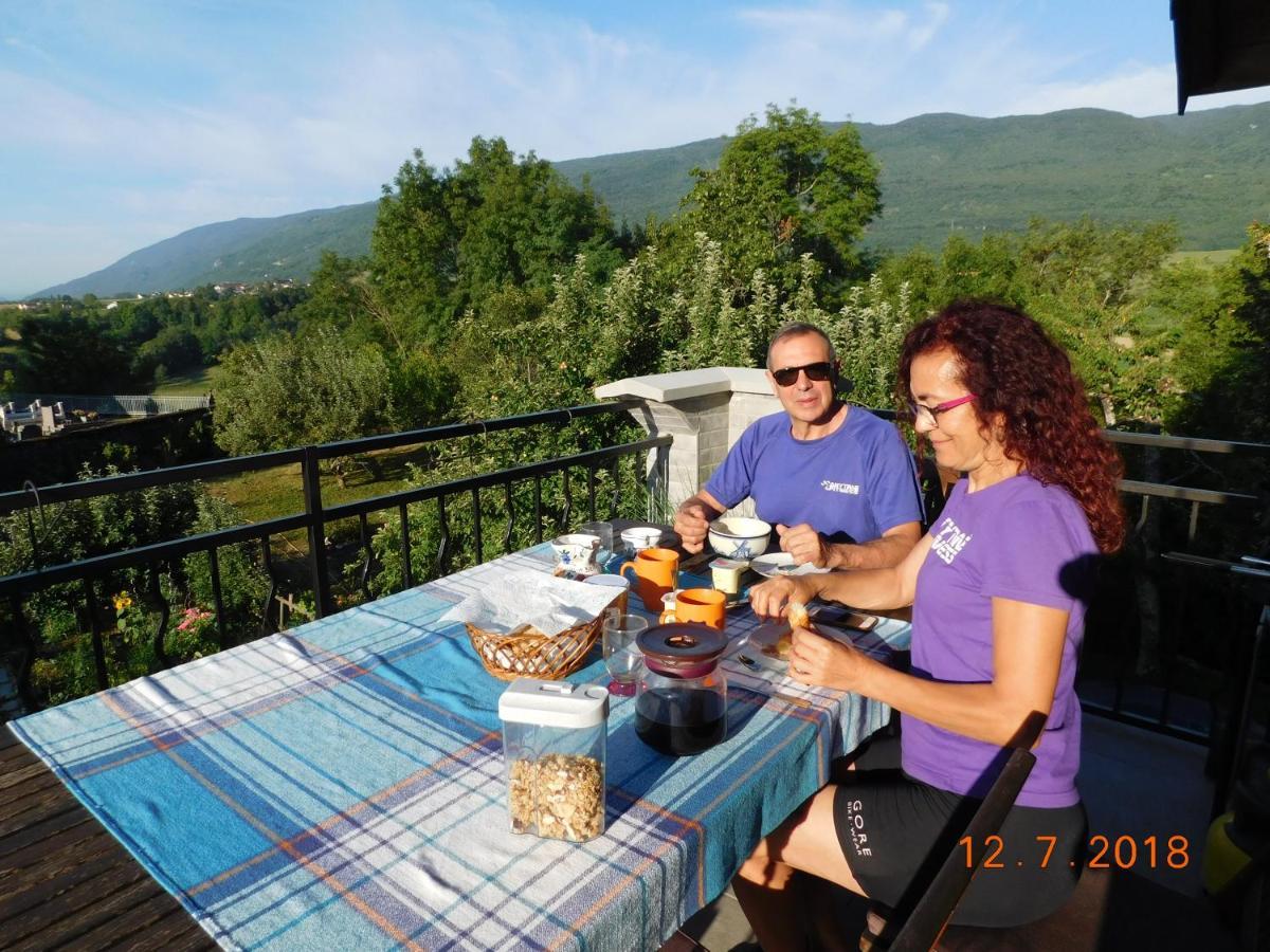 Chez Nous. B & B Bassy Exteriér fotografie